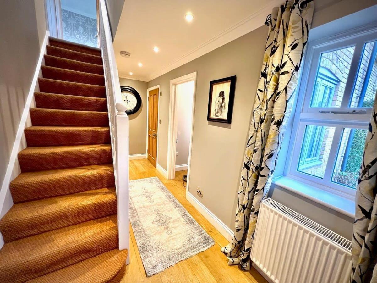 Honey Hill - 4 Bedroom Detached House