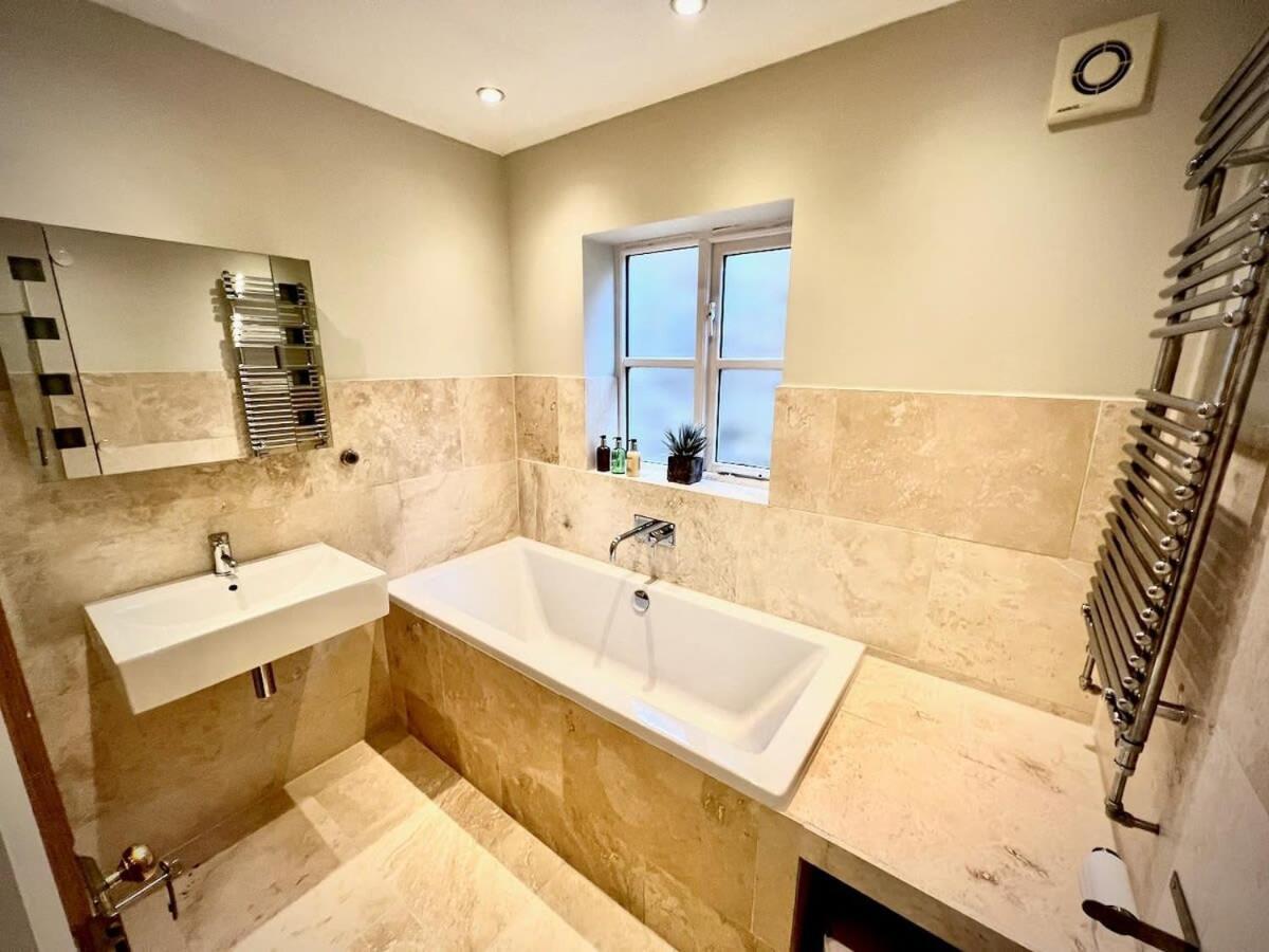 Honey Hill - 4 Bedroom Detached House Holiday home *