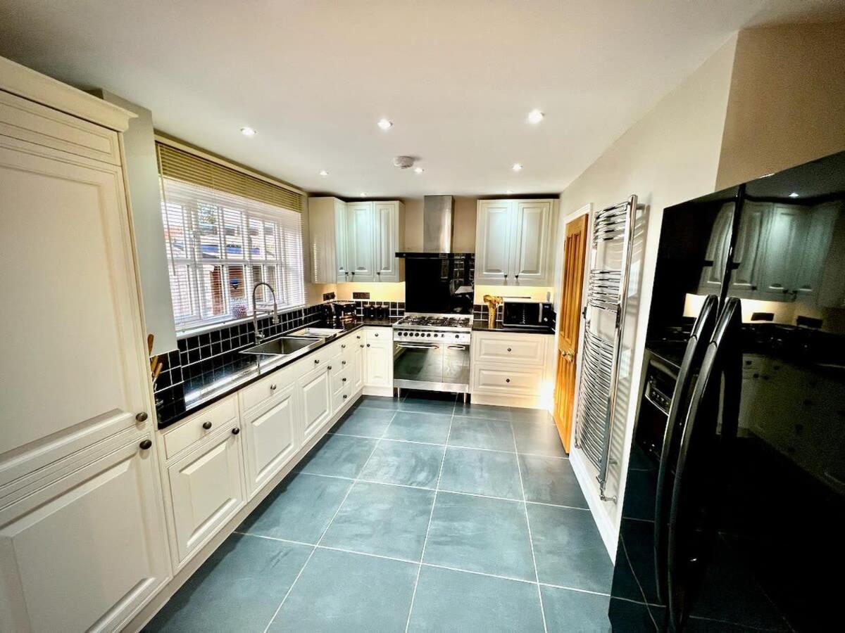 Honey Hill - 4 Bedroom Detached House *